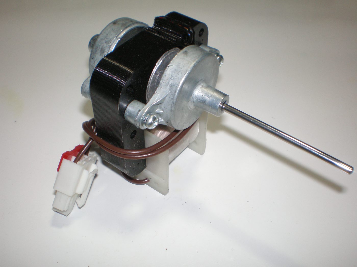 چک کردن ولتاژ فن موتور